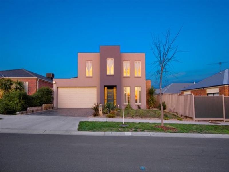 8 Creighton Way, Craigieburn VIC 3064