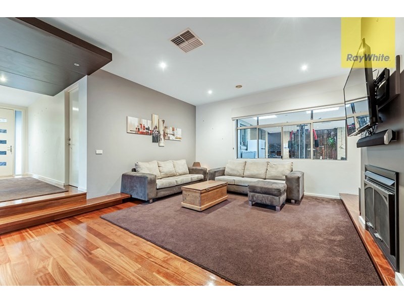 11 Skyline Rise, Craigieburn VIC 3064