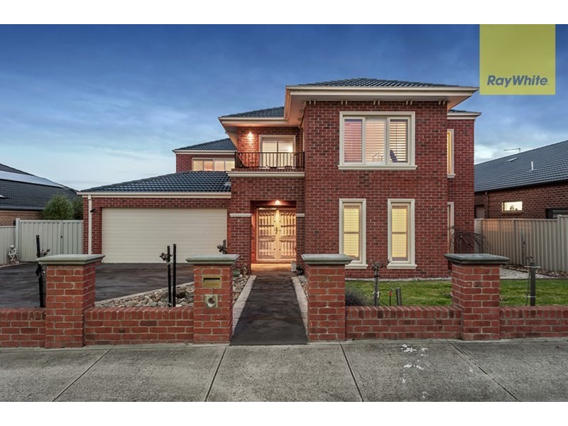 27 Tusmore Rise, Roxburgh Park VIC 3064