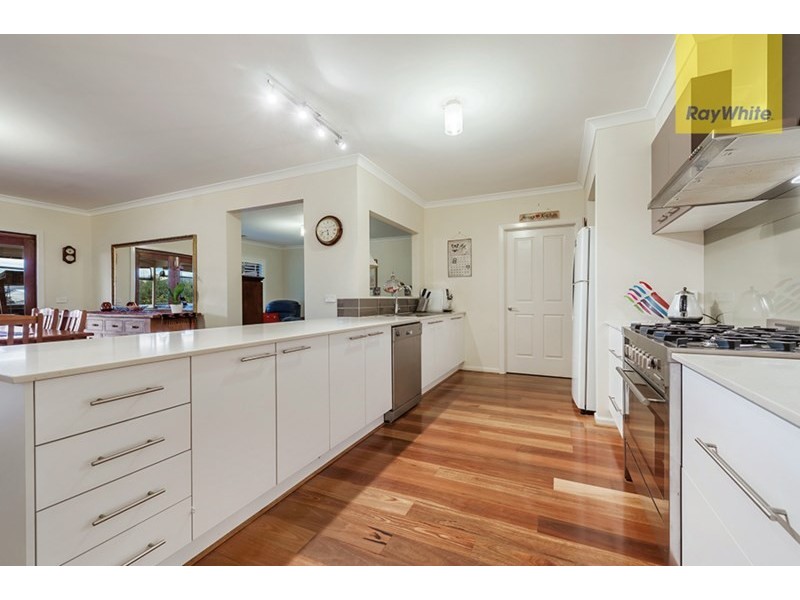 27 Tusmore Rise, Roxburgh Park VIC 3064