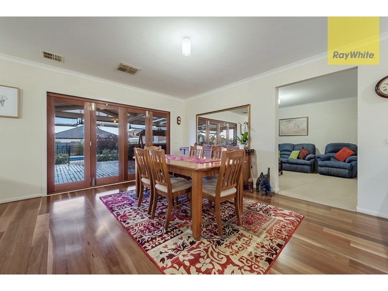 27 Tusmore Rise, Roxburgh Park VIC 3064