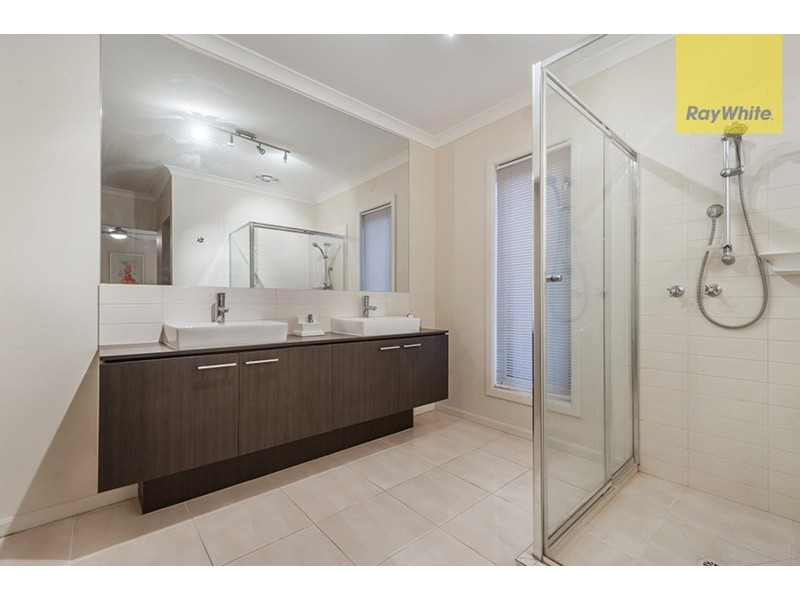 27 Tusmore Rise, Roxburgh Park VIC 3064