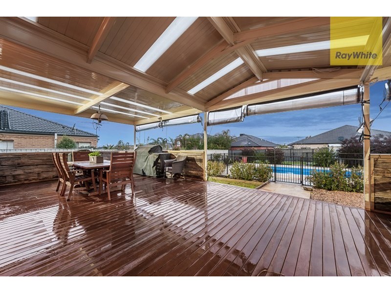 27 Tusmore Rise, Roxburgh Park VIC 3064