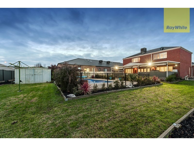 27 Tusmore Rise, Roxburgh Park VIC 3064