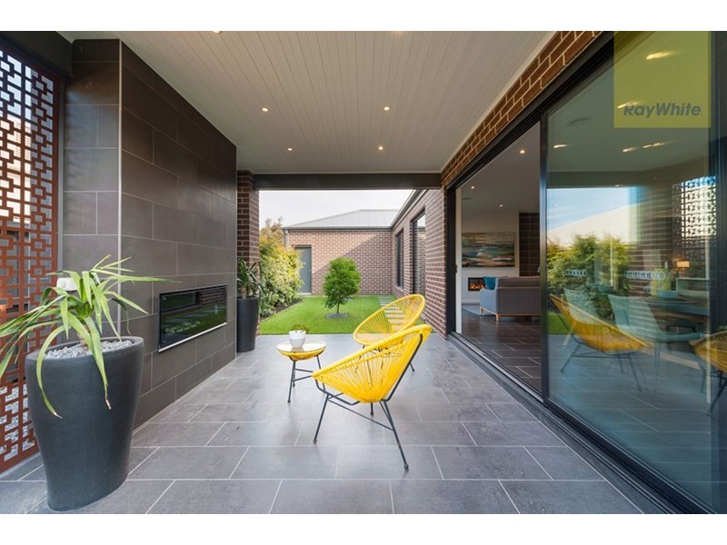 40 Flourish Circuit, Greenvale VIC 3059
