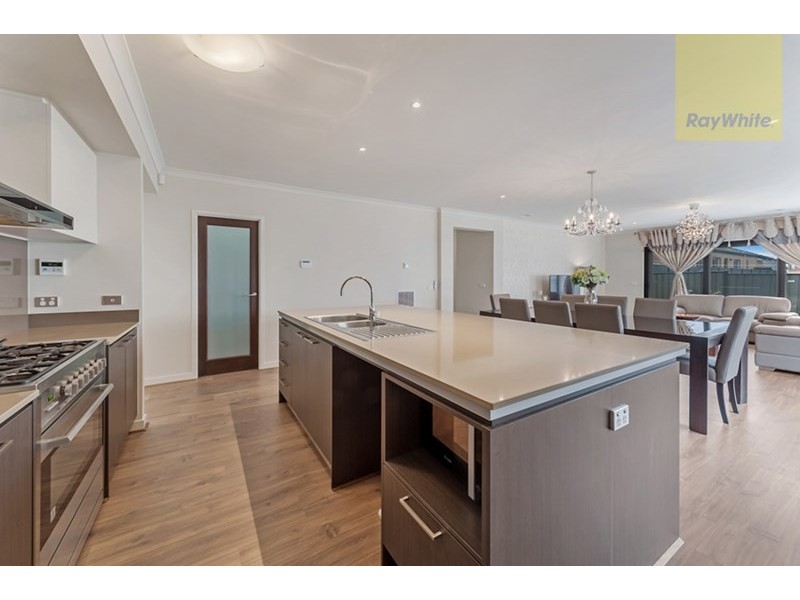 8 Iron Bridge Road, Craigieburn VIC 3064