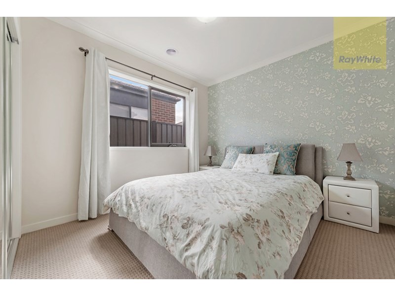 8 Iron Bridge Road, Craigieburn VIC 3064