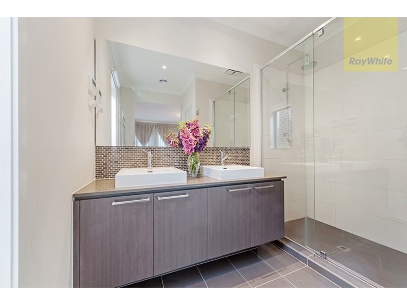 8 Iron Bridge Road, Craigieburn VIC 3064