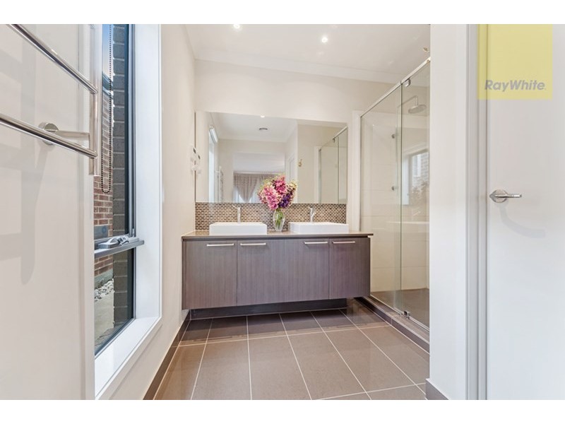 8 Iron Bridge Road, Craigieburn VIC 3064