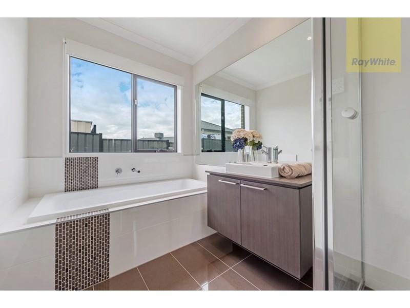 8 Iron Bridge Road, Craigieburn VIC 3064