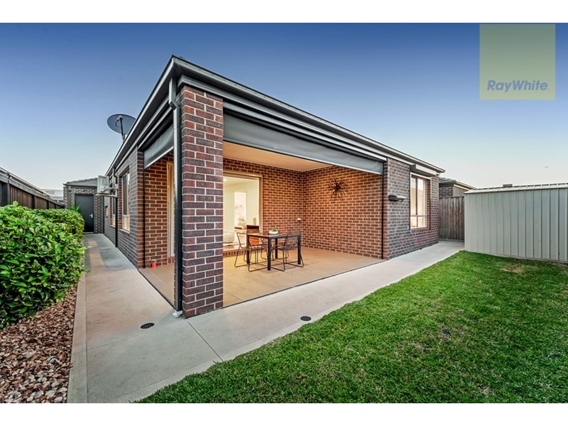 16 Water Fern Grove, Greenvale VIC 3059