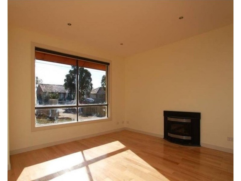 1/137 View Street, Glenroy VIC 3046