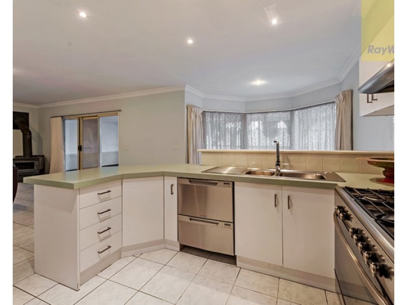 16 Lockhart Avenue, Attwood VIC 3049