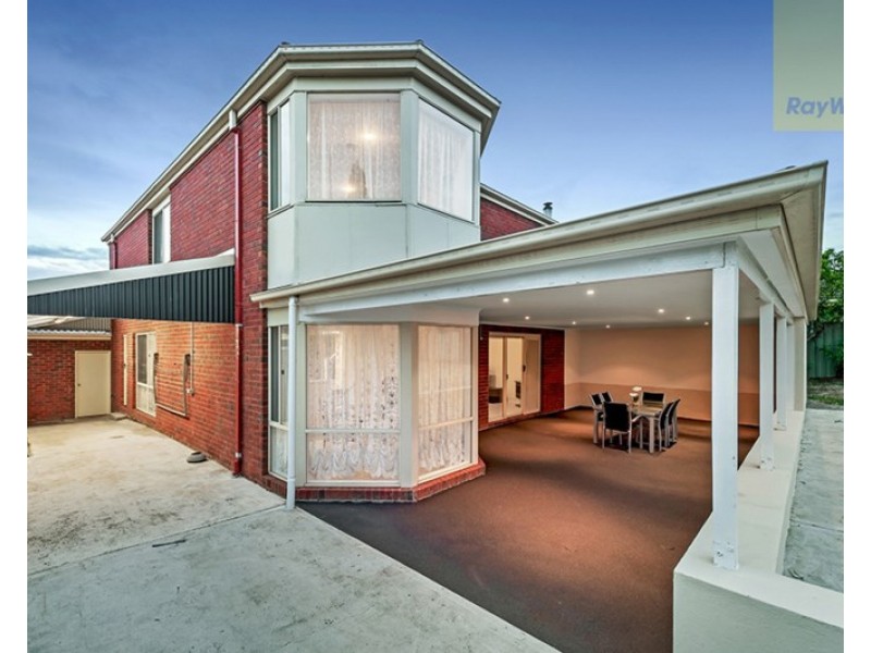 16 Lockhart Avenue, Attwood VIC 3049