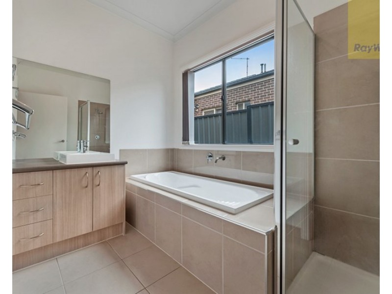 5 Bottlebrush Road, Craigieburn VIC 3064