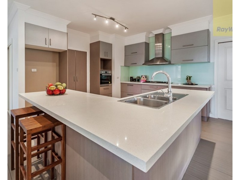 2 Healesville Loop, Craigieburn VIC 3064