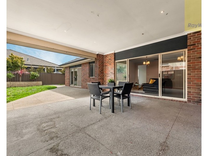 2 Healesville Loop, Craigieburn VIC 3064