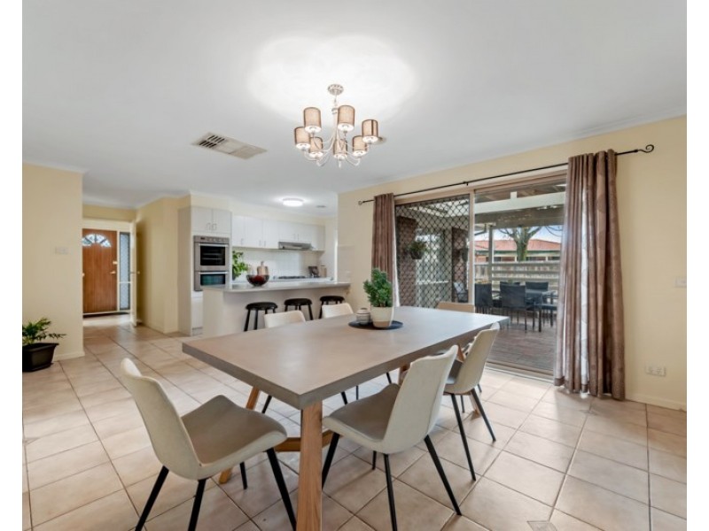 20 Yarcombe Crescent, Craigieburn VIC 3064