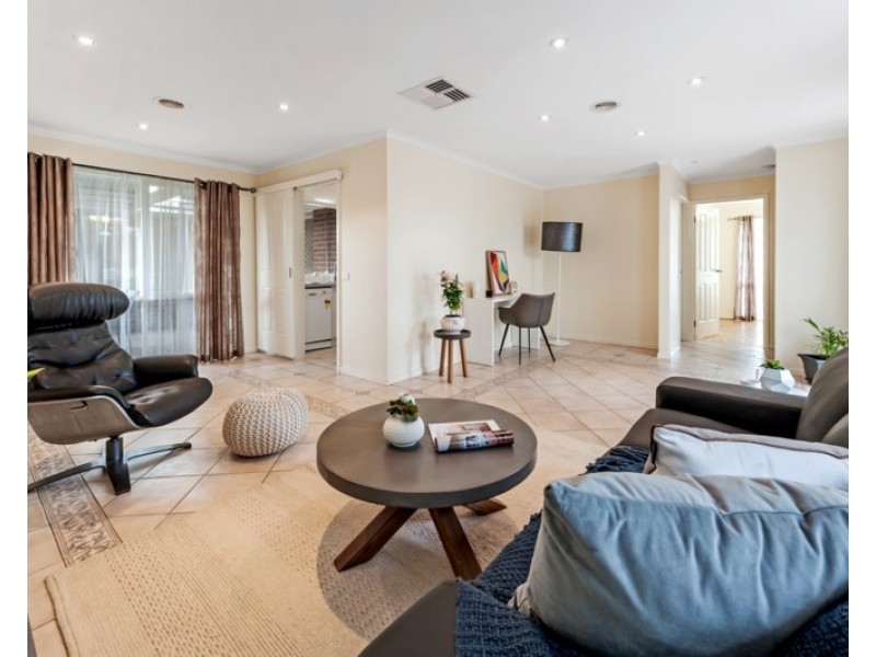 20 Yarcombe Crescent, Craigieburn VIC 3064