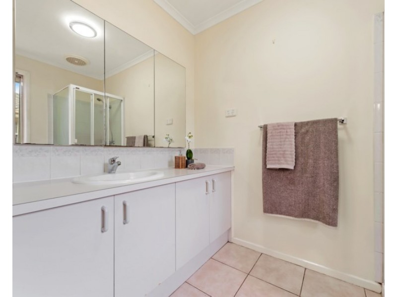20 Yarcombe Crescent, Craigieburn VIC 3064
