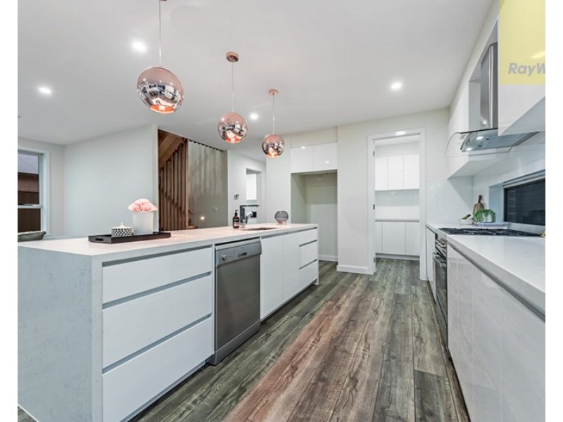 82 Wisteria Avenue, Craigieburn VIC 3064