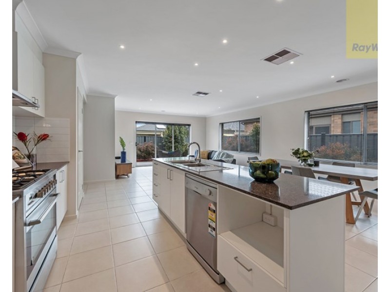 8 Lion Chase, Craigieburn VIC 3064