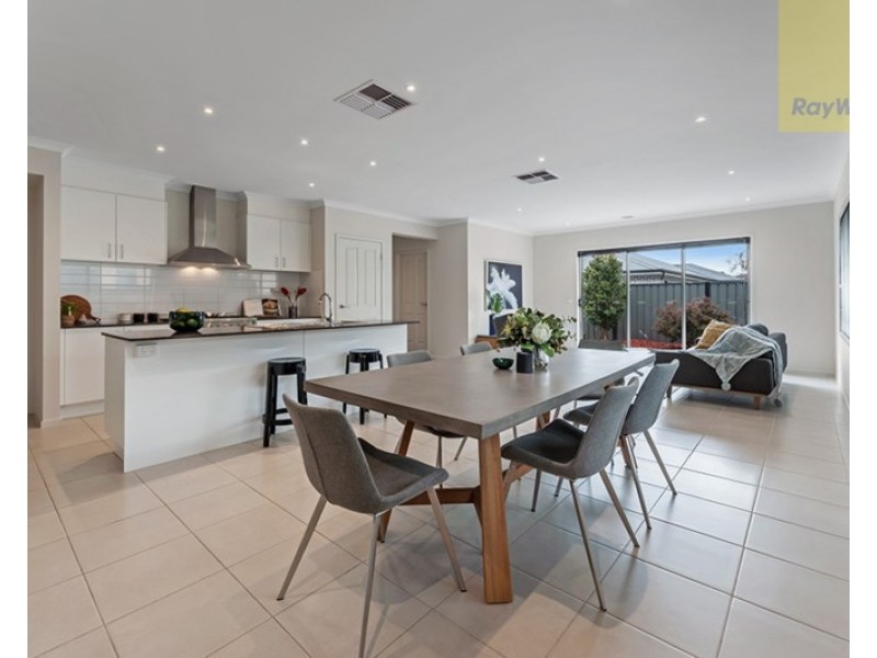 8 Lion Chase, Craigieburn VIC 3064