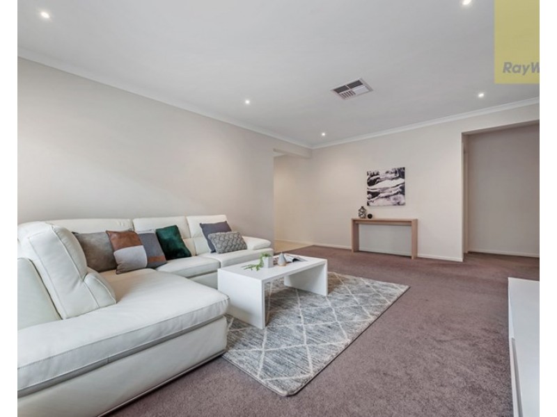 8 Lion Chase, Craigieburn VIC 3064