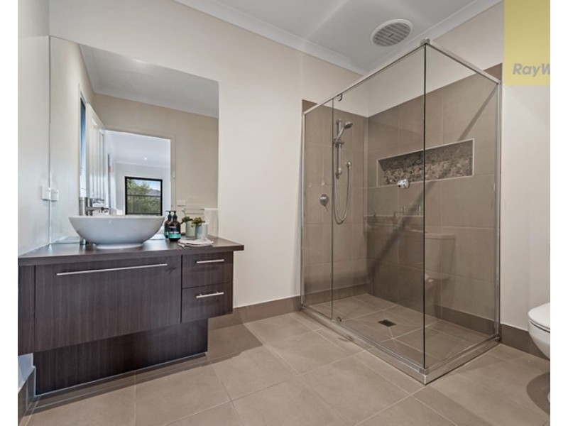 8 Lion Chase, Craigieburn VIC 3064