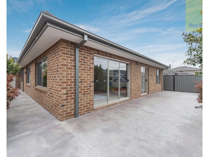8 Lion Chase, Craigieburn VIC 3064