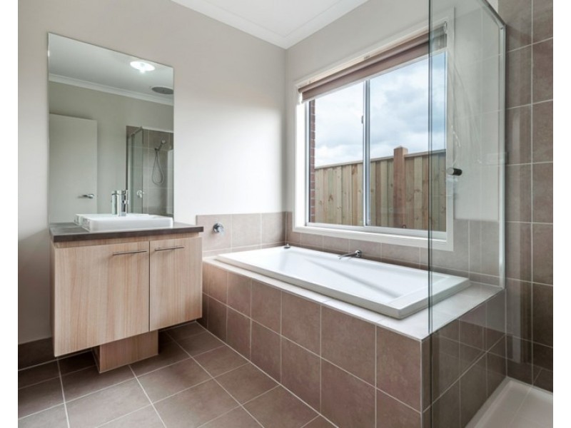 18 Solar Way, Mickleham VIC 3064