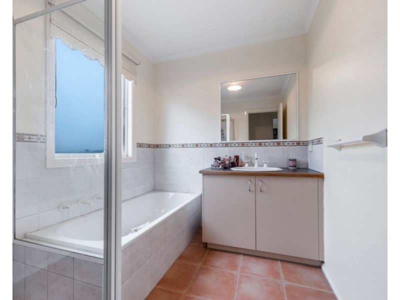 13 Meadowbank Lane, Craigieburn VIC 3064