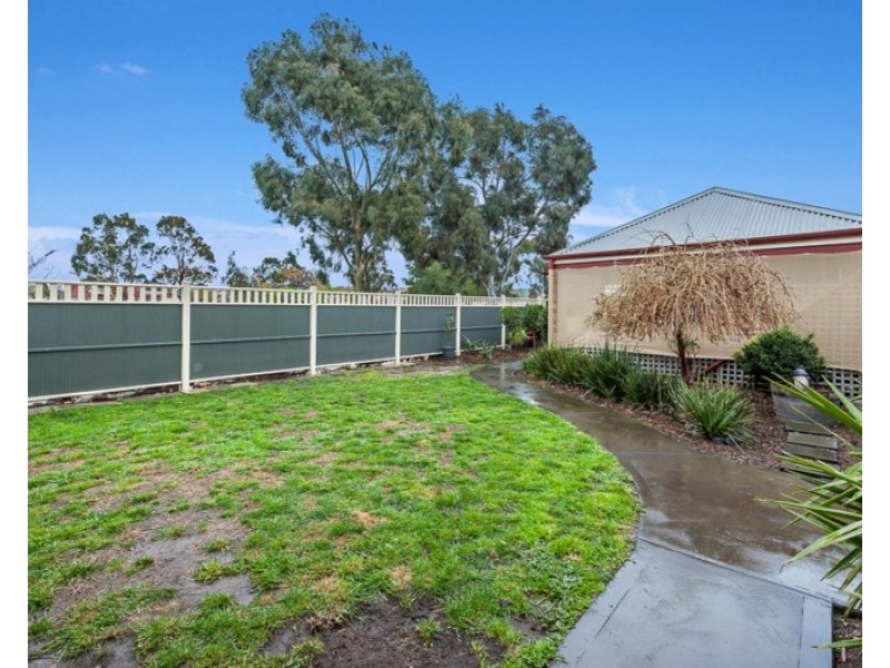 13 Meadowbank Lane, Craigieburn VIC 3064