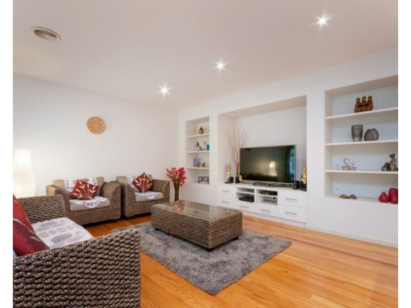 8 Olympic Way, Craigieburn VIC 3064