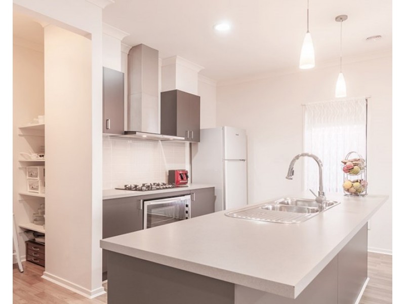 13 Pearl Drive, Craigieburn VIC 3064