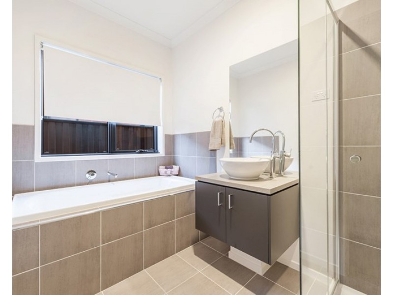 13 Pearl Drive, Craigieburn VIC 3064