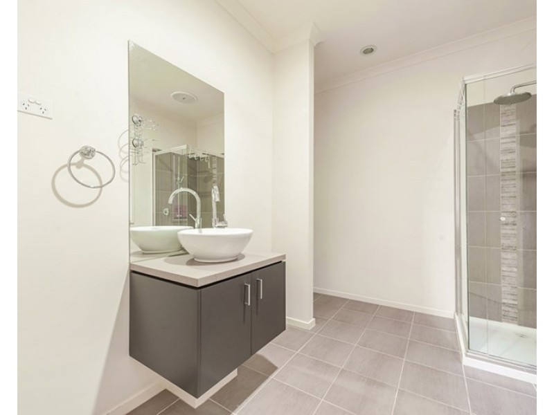 13 Pearl Drive, Craigieburn VIC 3064