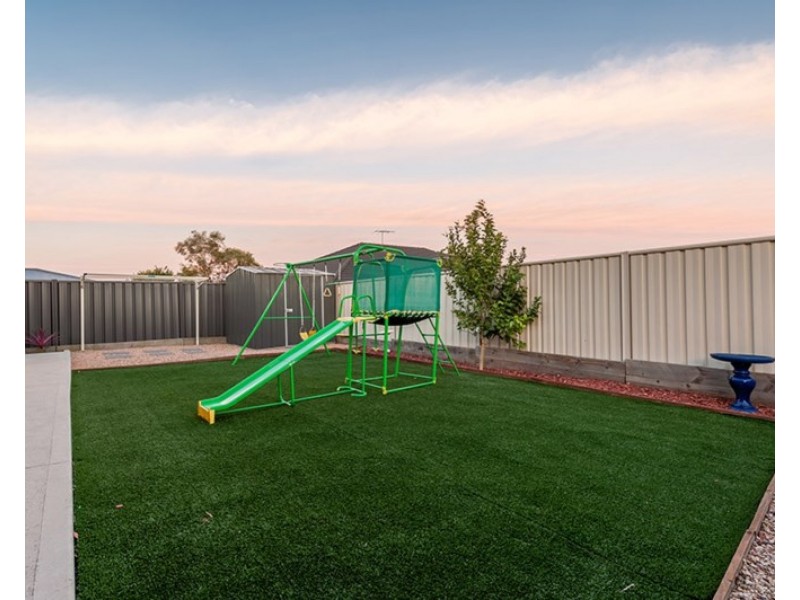 13 Pearl Drive, Craigieburn VIC 3064