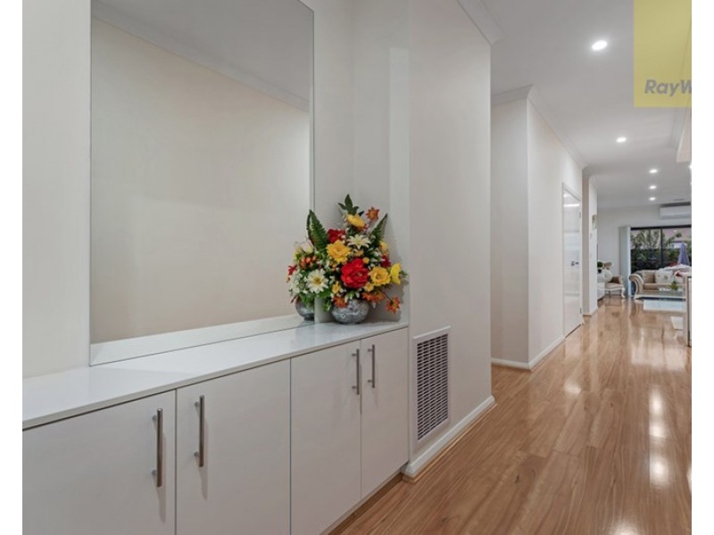 8 Woodgrove Street, Craigieburn VIC 3064