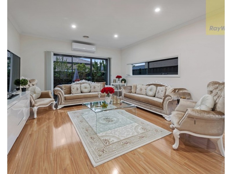 8 Woodgrove Street, Craigieburn VIC 3064