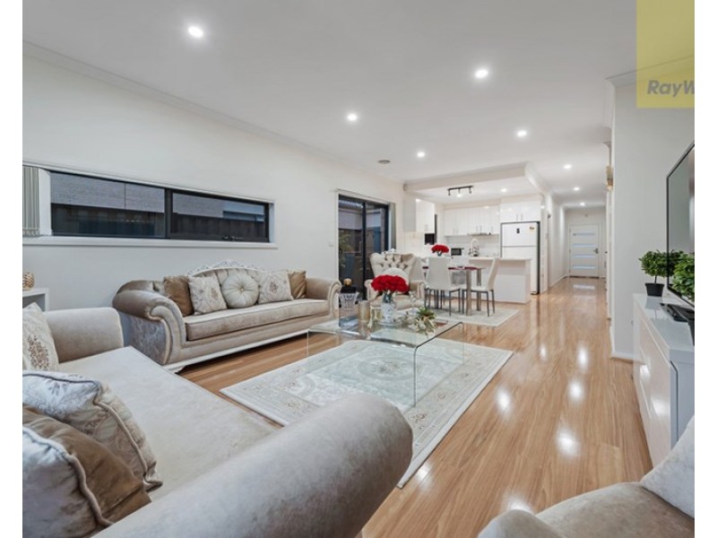 8 Woodgrove Street, Craigieburn VIC 3064