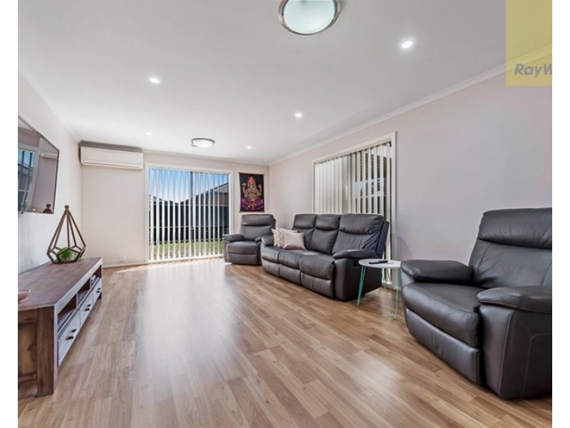 15 Millstream Pass, Craigieburn VIC 3064