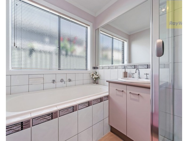 15 Millstream Pass, Craigieburn VIC 3064