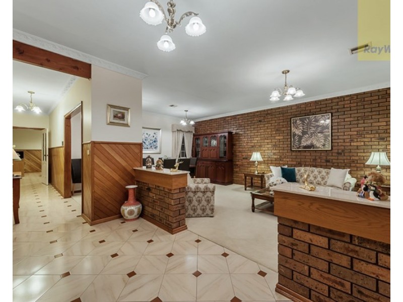 119 Chichester Drive, Taylors Lakes VIC 3038