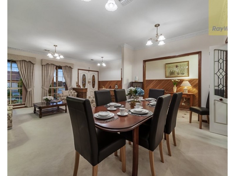 119 Chichester Drive, Taylors Lakes VIC 3038