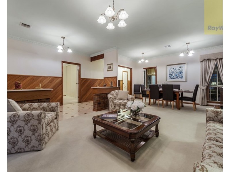 119 Chichester Drive, Taylors Lakes VIC 3038