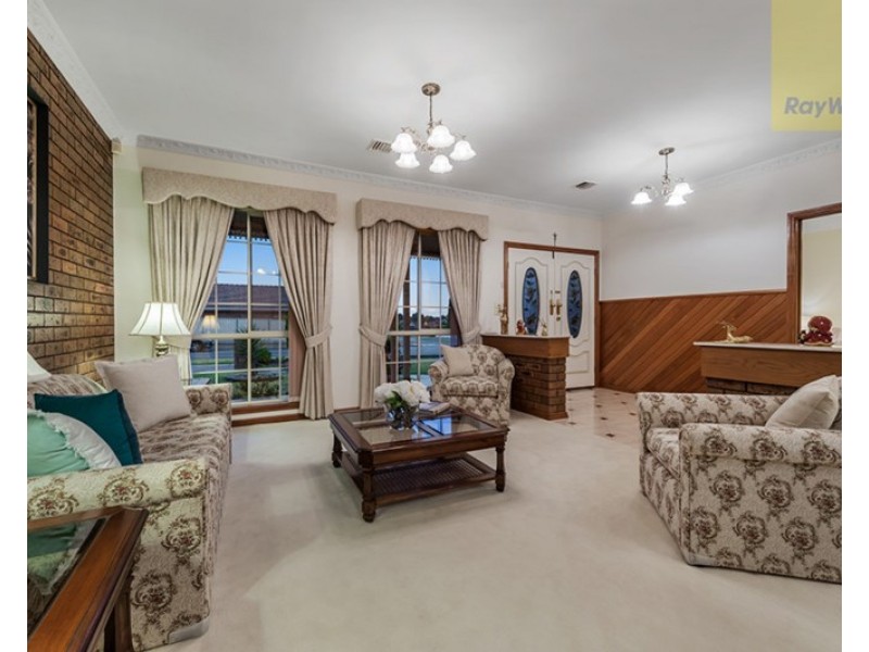 119 Chichester Drive, Taylors Lakes VIC 3038