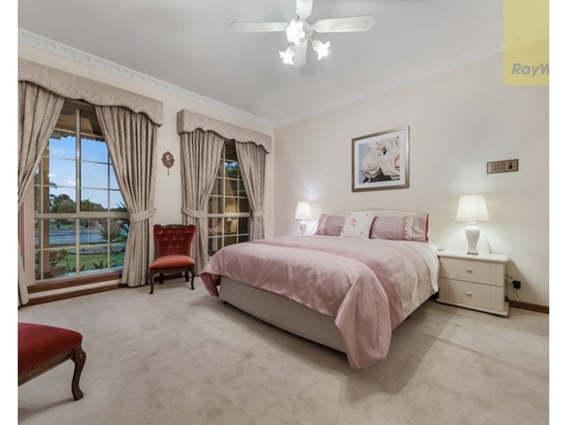 119 Chichester Drive, Taylors Lakes VIC 3038