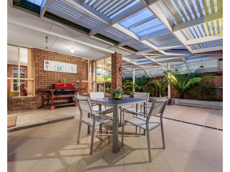 119 Chichester Drive, Taylors Lakes VIC 3038