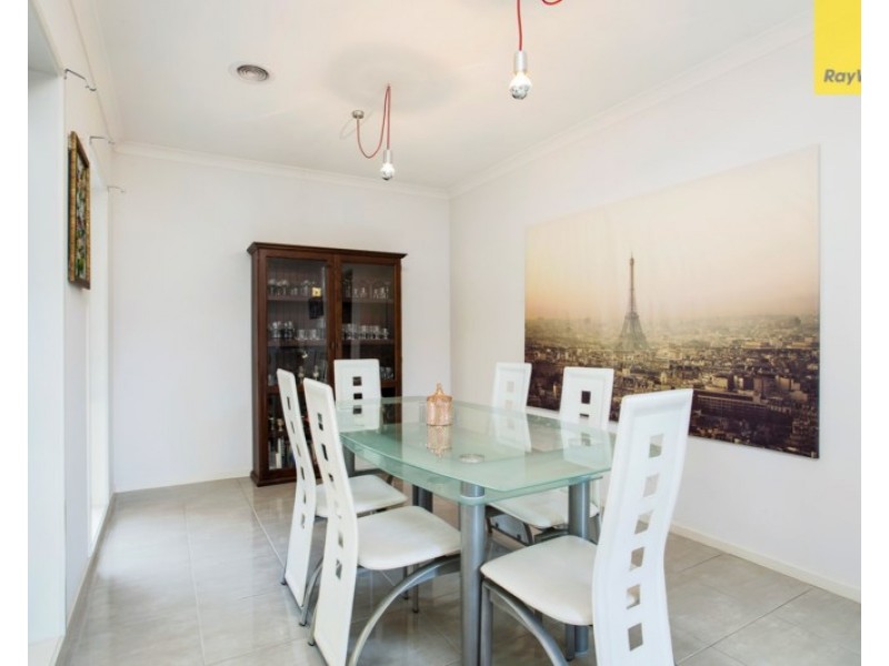 25 Dempster Drive, Craigieburn VIC 3064